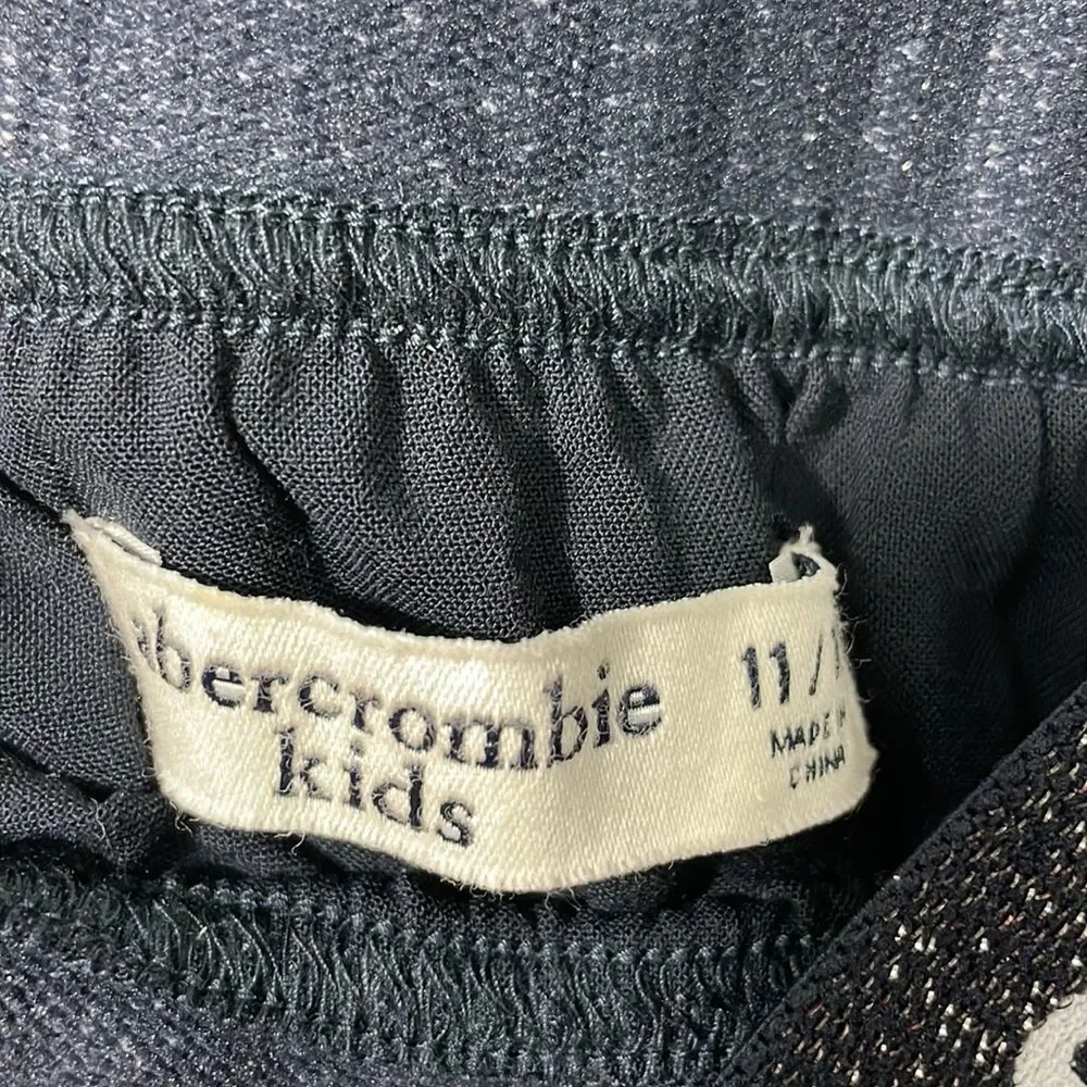 Abercrombie kids girls navy blue accordion skirt in size 11/12. Preppy Chiffon